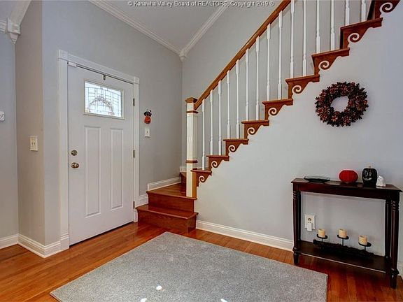 2nd image of 204 Sunset Dr