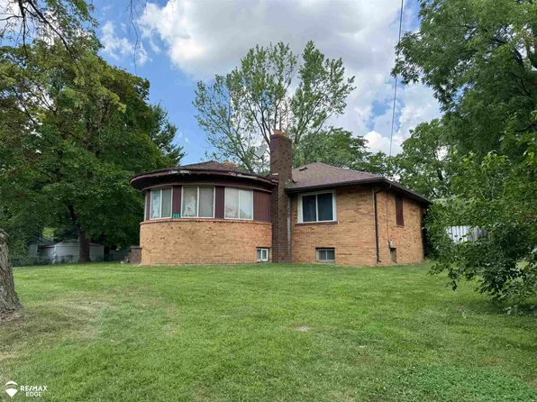 2153 Kenneth St, Burton, MI 48529