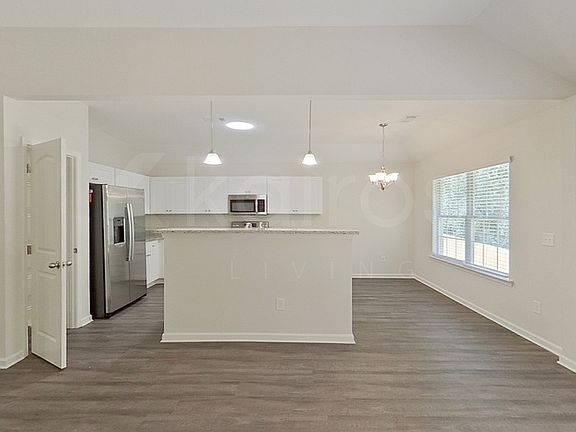 4th image of 804 Dunvegan Dr