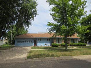 217 2nd St SE, Pipestone, MN 56164