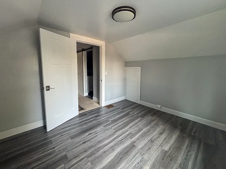 235 SE Lechner St — Photo 34
