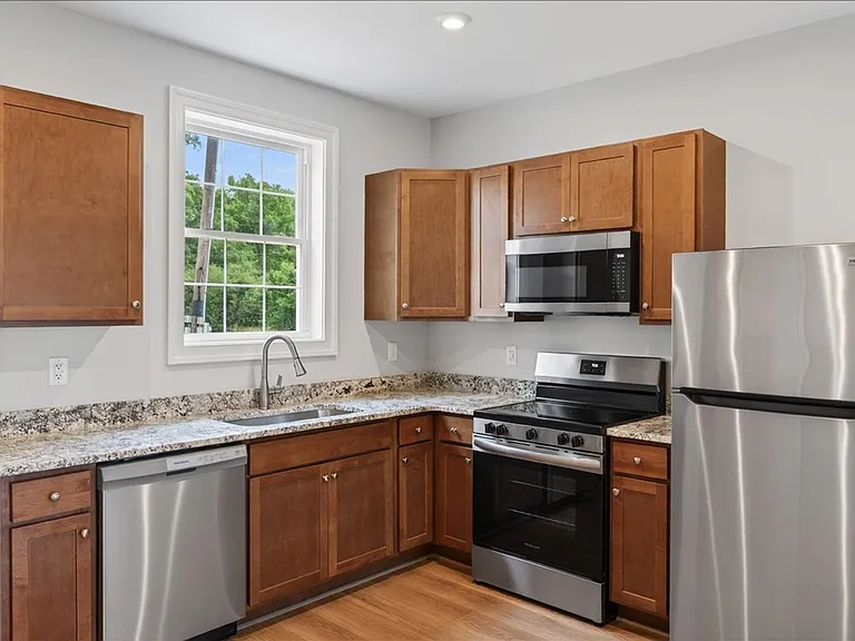 150 Carolina St — Photo 6