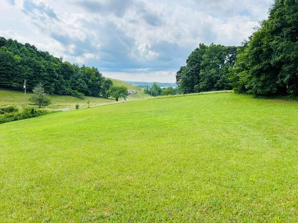 465 Cross Roads Dr, Galax, VA 24333