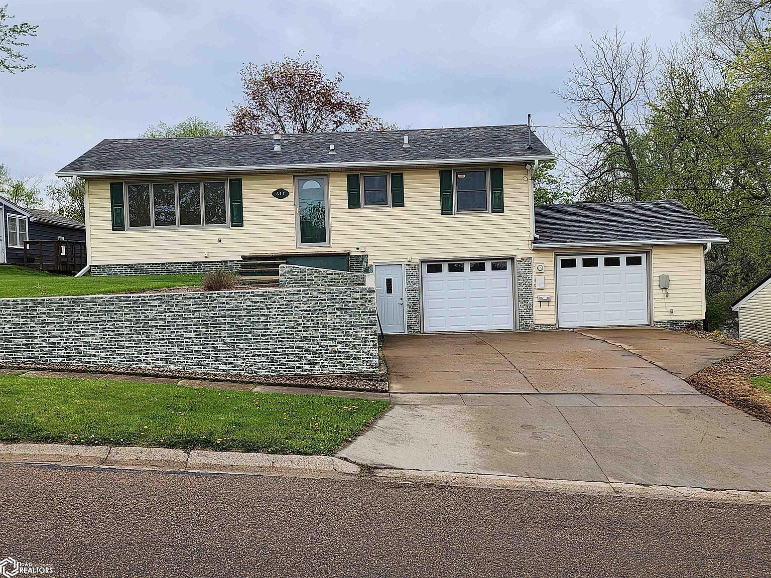 617 N 4th St, Oskaloosa, IA 52577 | Zillow