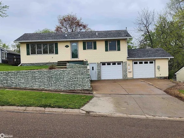 617 N 4th St, Oskaloosa, IA 52577