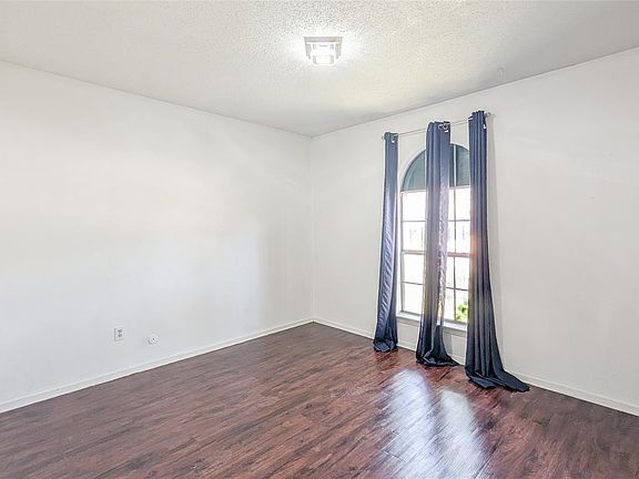 5th image of 1107 Waverly Dr