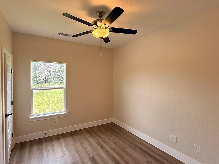 2619 Creekview Dr — Photo 6