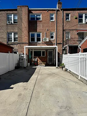 Rented by E Realty International Corp | media 20