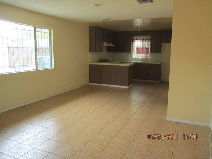2nd image of 2402 Fernleaf St