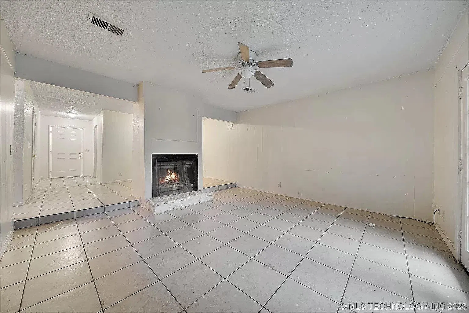 2 bed, 1000 sqft, $1,025 — Photo 4