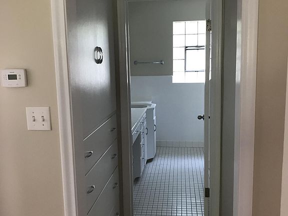 5th image of 926 S Le Grand St