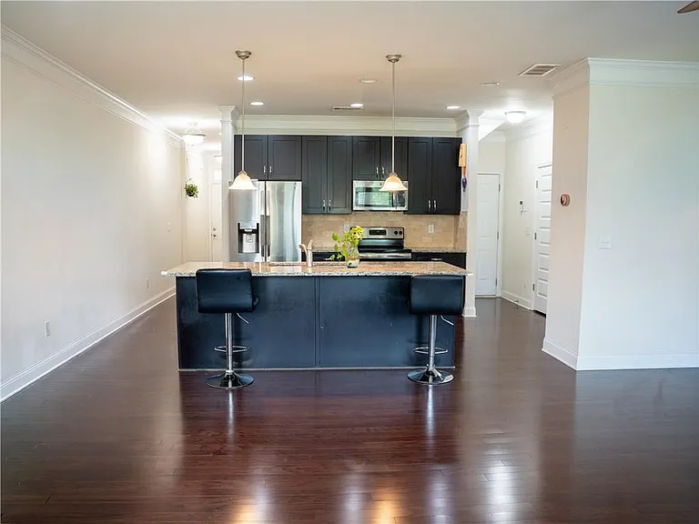 10643 Naramore Ln — Photo 3