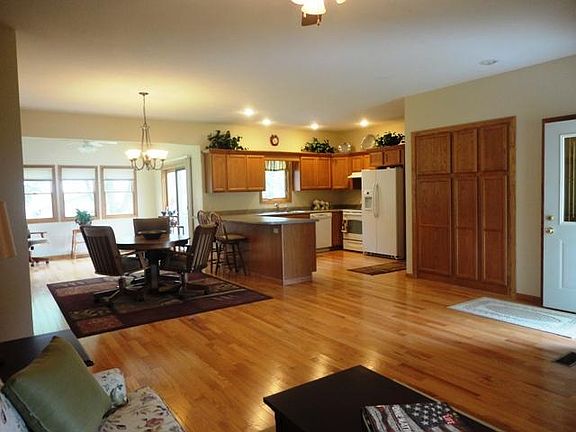 3rd image of 1704 Kemble Dr