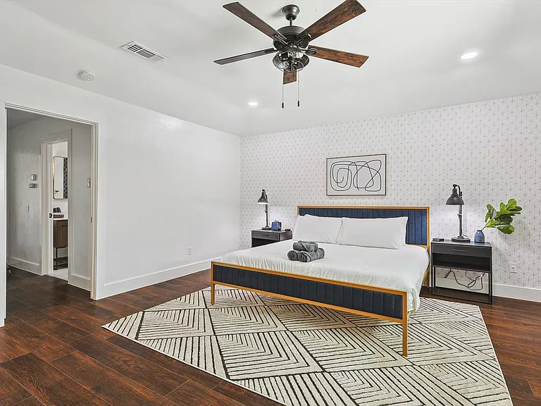 1012 Cloverdale Ln — Photo 20