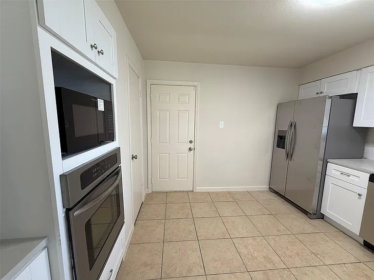 8027 Wind Forest Dr — Photo 7