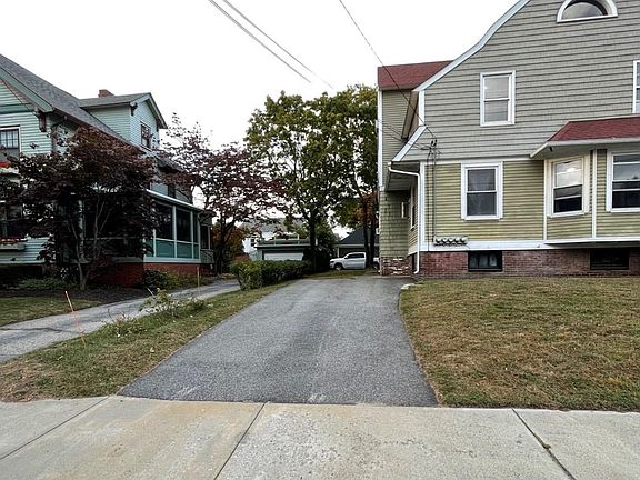 4th image of 1283 Narragansett Blvd