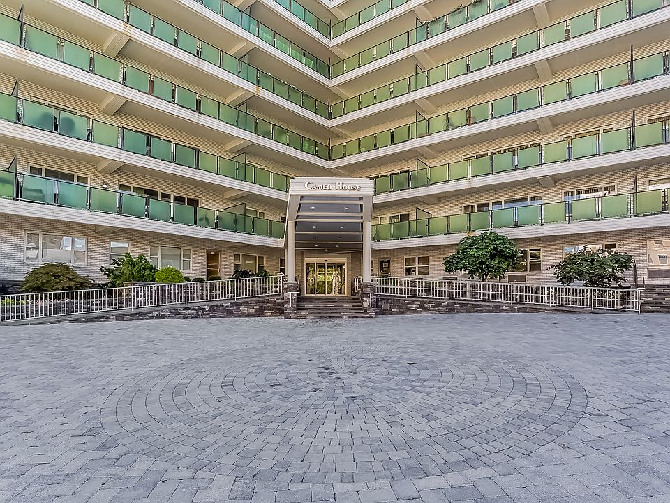 1st image of 300 Martine Ave APT 8L