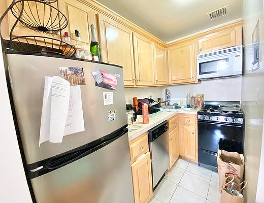 4th image of 314 W 104th St Ph A