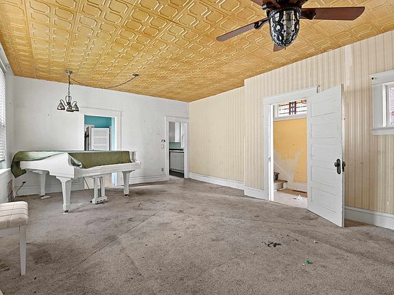 3rd image of 1106 W Spofford Ave