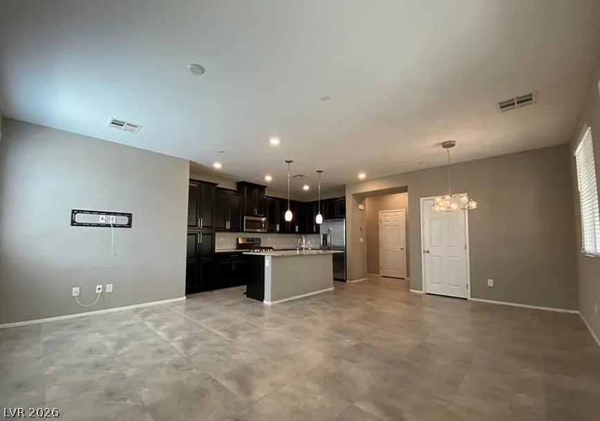 3 bed, 3.0 bath, 1559 sqft, $1,950 — Photo 3