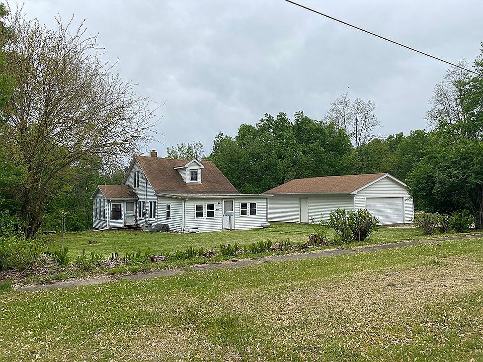110' x 202' w/ 2-car garage