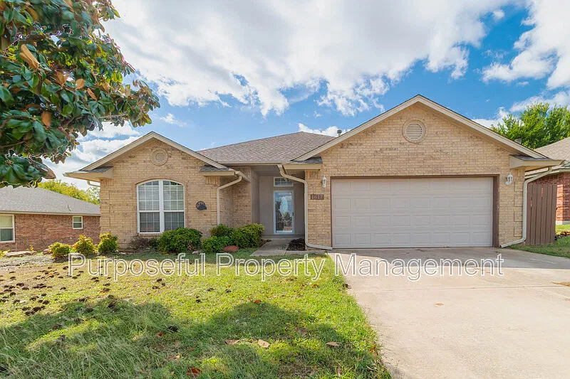 3 bed, 2.0 bath, 1456 sqft, $1,700 — Photo 3
