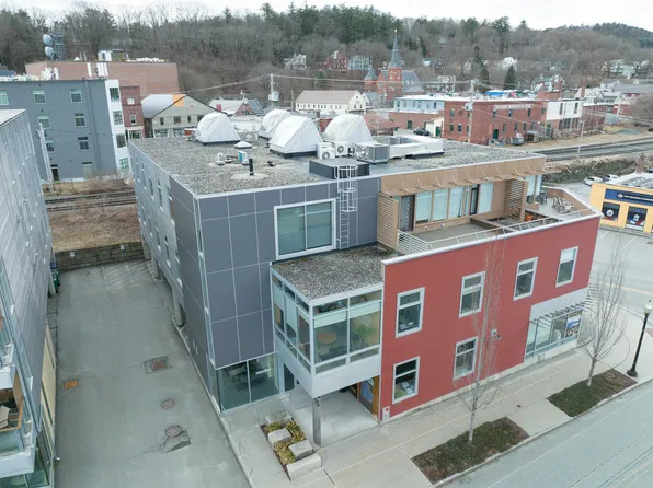 15 Railroad Row #2C5, Hartford, VT 05001