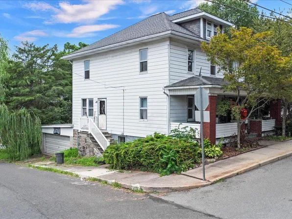 402 N 8th St, Bangor, PA 18013