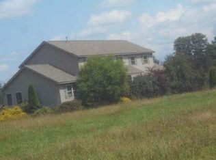 104 Ginger Snap Dr, Newfoundland, PA 18426