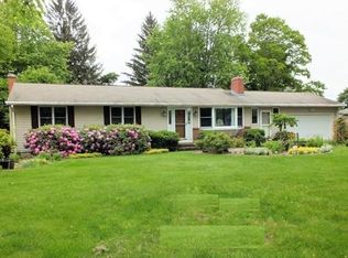 962 E St N, Suffield, CT 06078