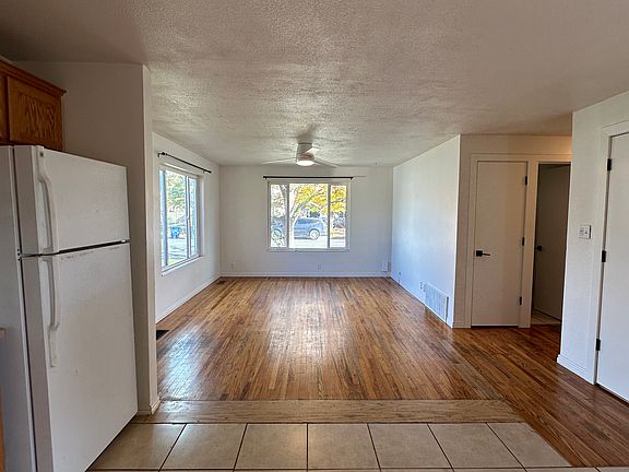 4th image of 584 E Downington Ave