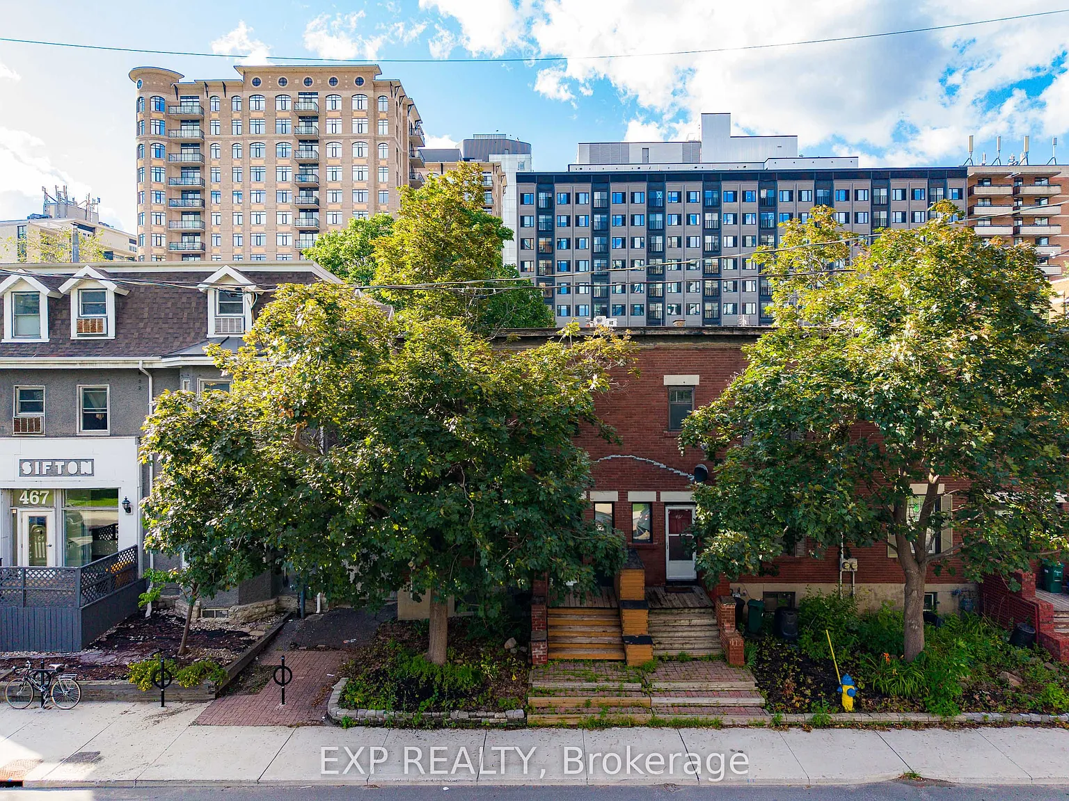 4 bed, $3,300 — Photo 1