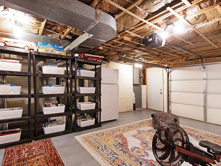 308 Twykingham Pl — Photo 36
