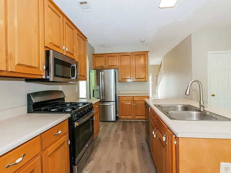 440 The Gables Dr — Photo 9