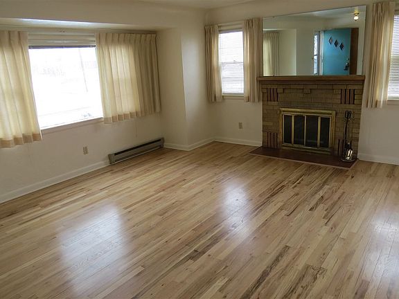 5th image of 624 W Park Ave