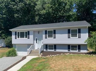 10 Dartmouth Dr, Mystic, CT 06355