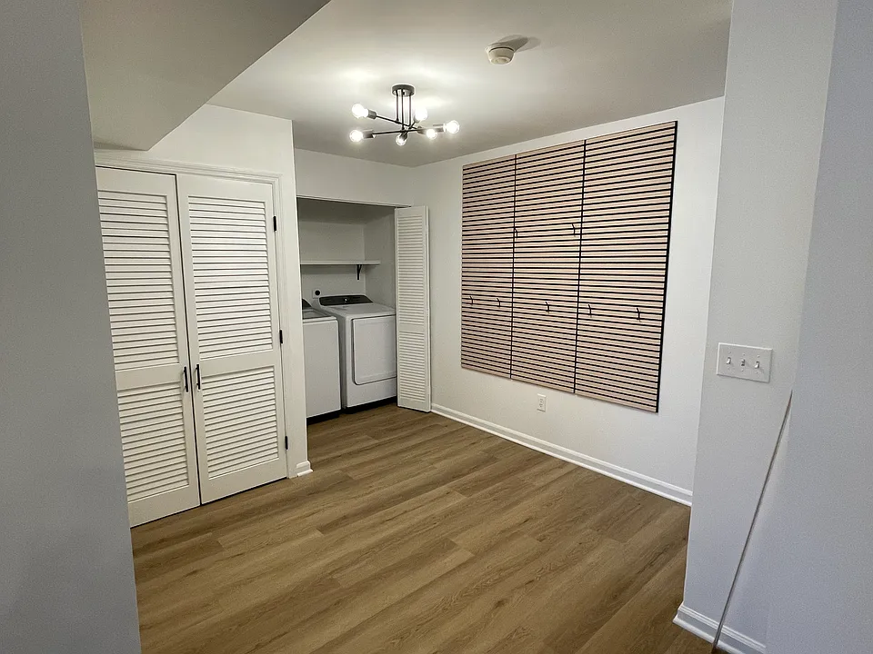 Entry area/office
