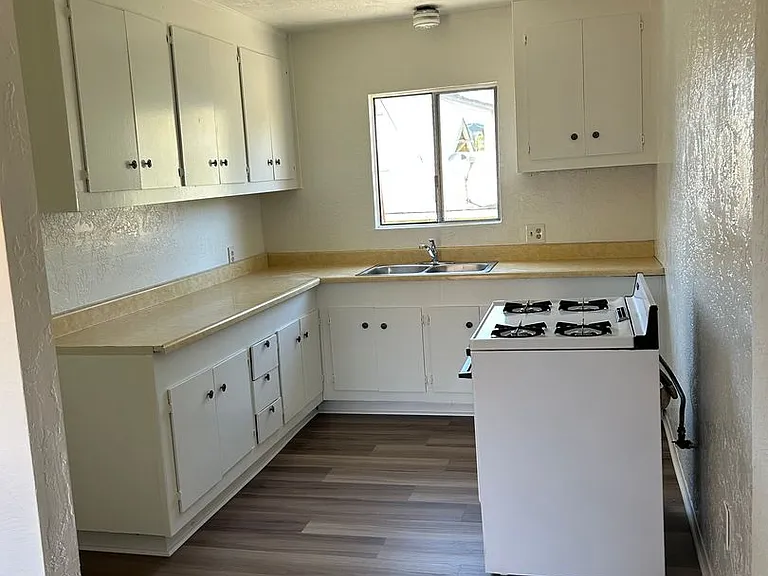 2355 Torrance Blvd #A — Photo 18