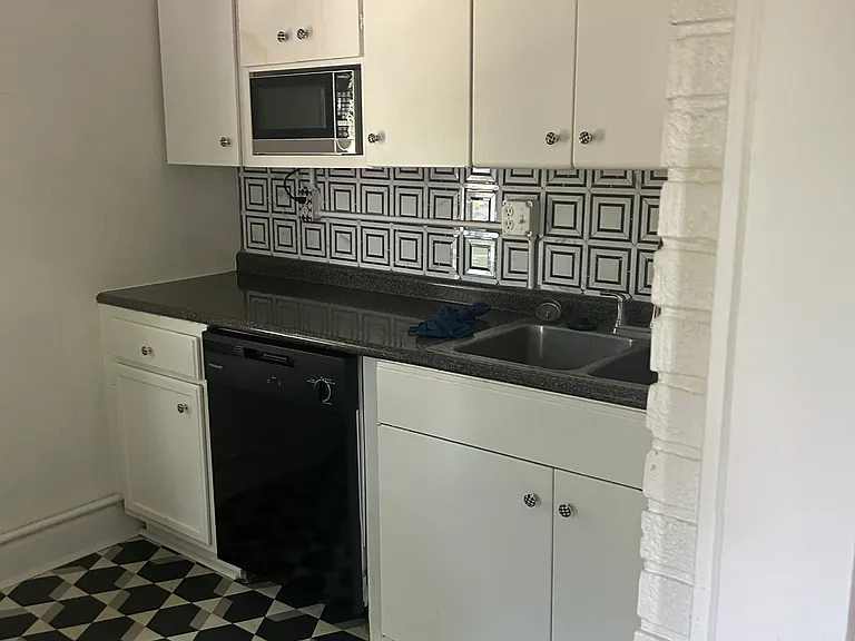 905 Meda St — Photo 7