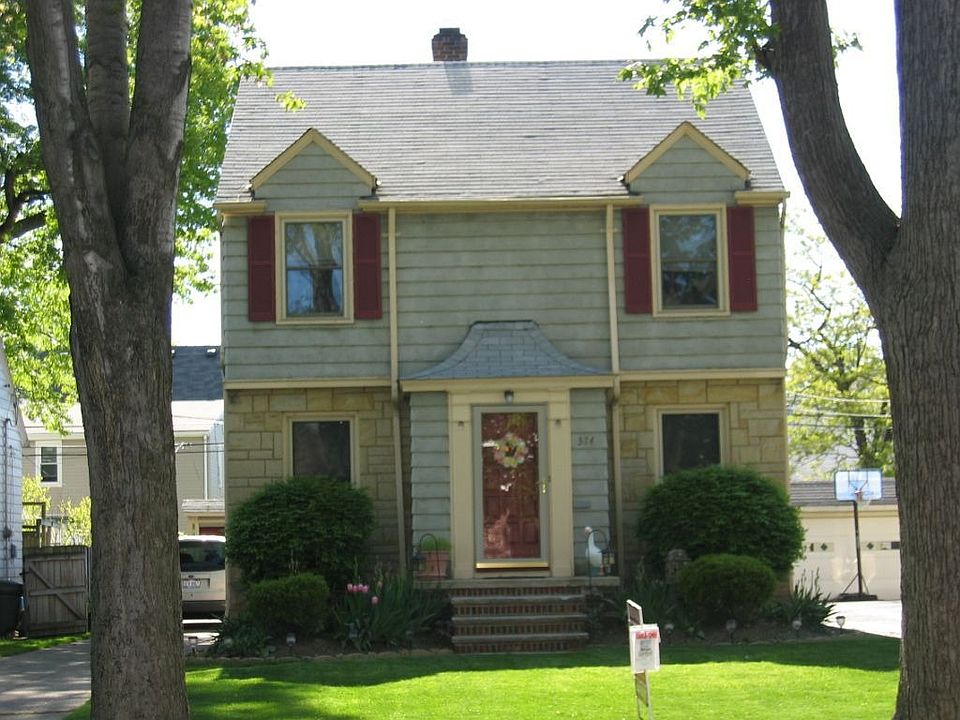 1st image of 374 E 211th St