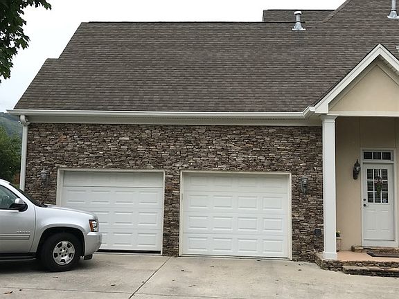 2nd image of 588 Magnolia Vale Dr