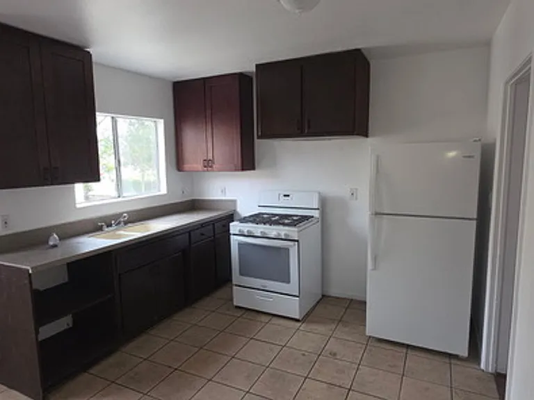 4914 Saint Elmo Dr — Photo 2