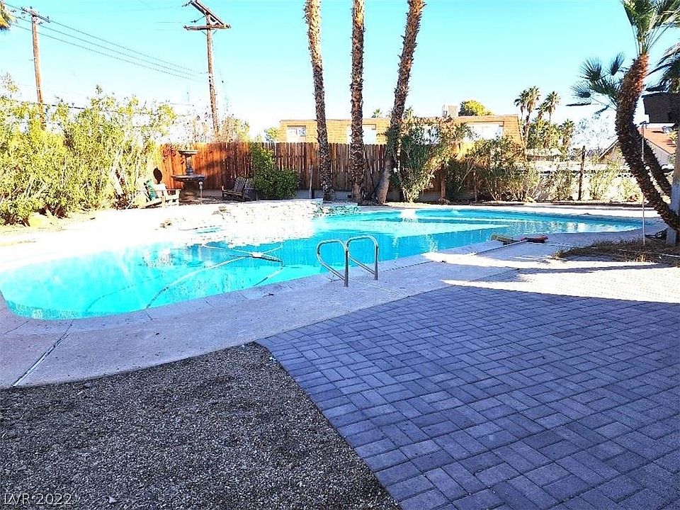 1st image of 2922 Capistrano Ave