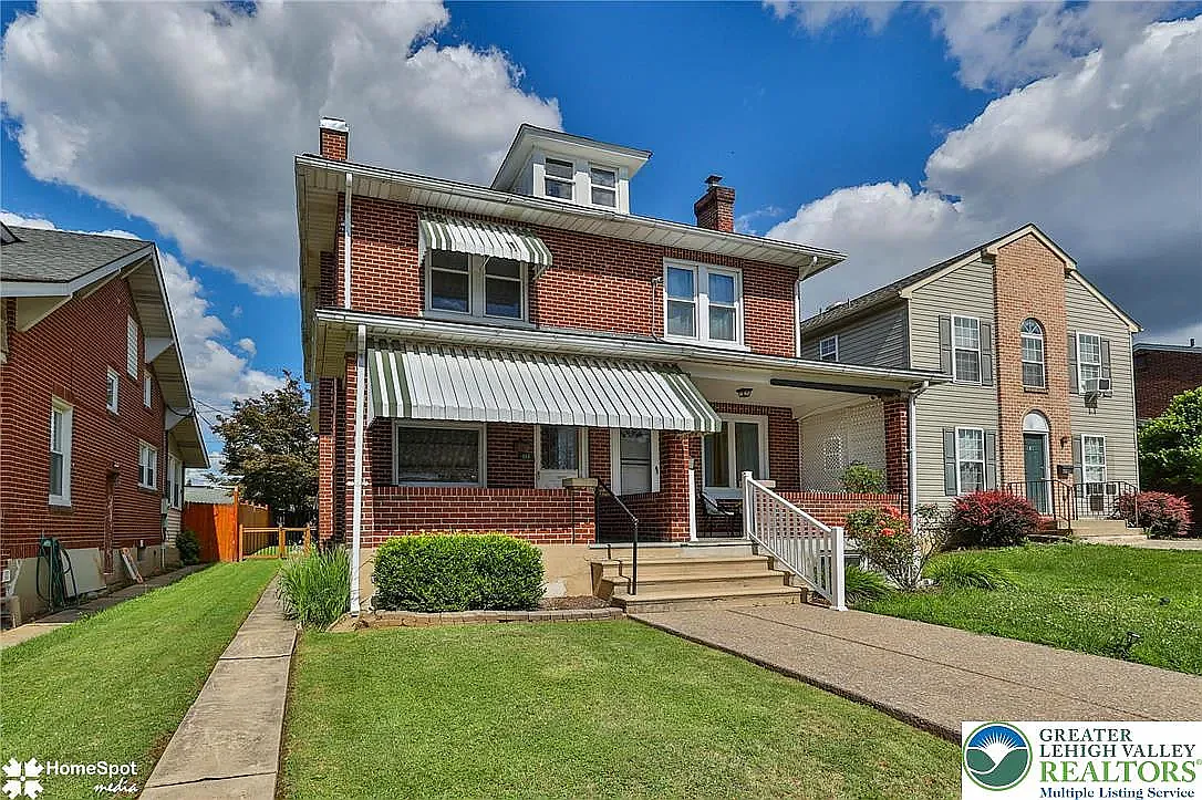 3 bed, 1200 sqft, $2,150 — Photo 1