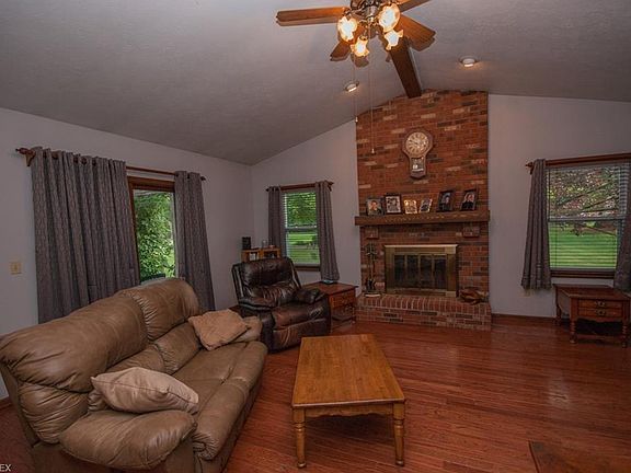 5th image of 1122 Bristol Ln