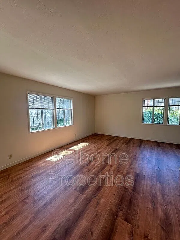 2 bed, 1.0 bath, 950 sqft, $2,065 — Photo 3