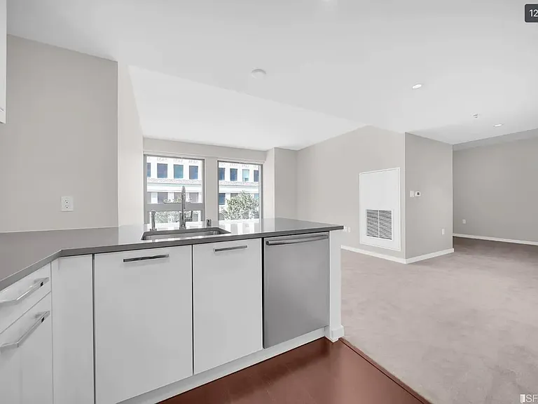 1 Hawthorne St #2J — Photo 9