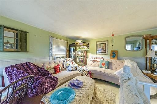 2nd image of 43 John St