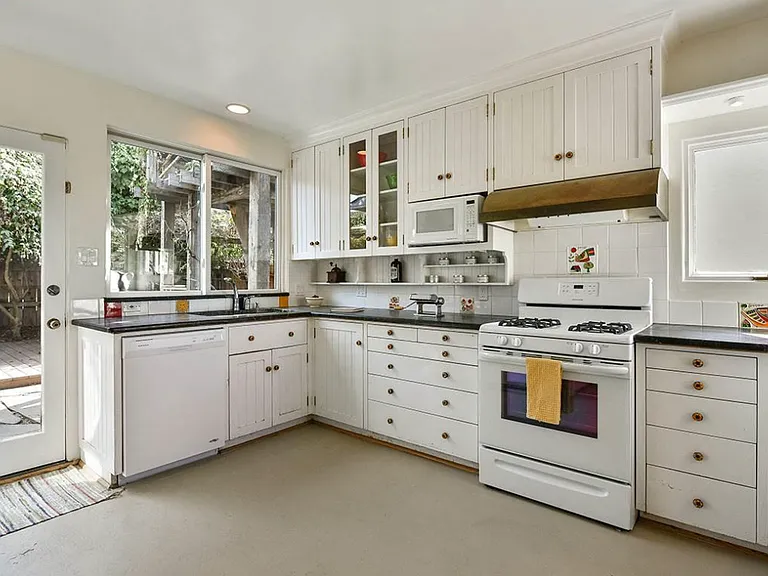 1424 Lincoln St — Photo 13