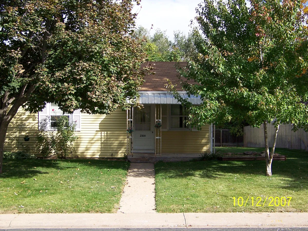 Building Photo - 2300 S Julian St